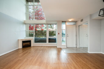 TH6 168 Esplanade E, North Vancouver