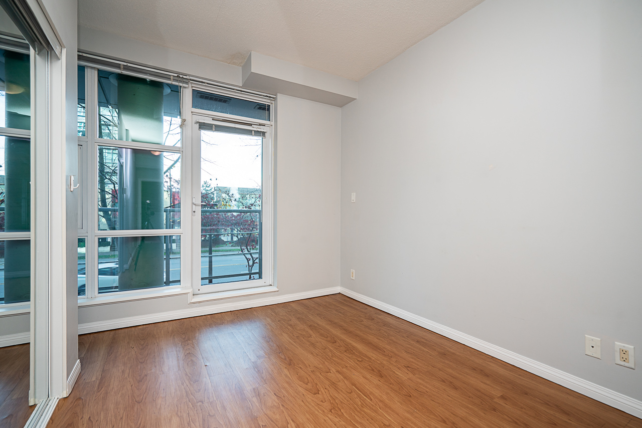 TH6 168 Esplanade E, North Vancouver