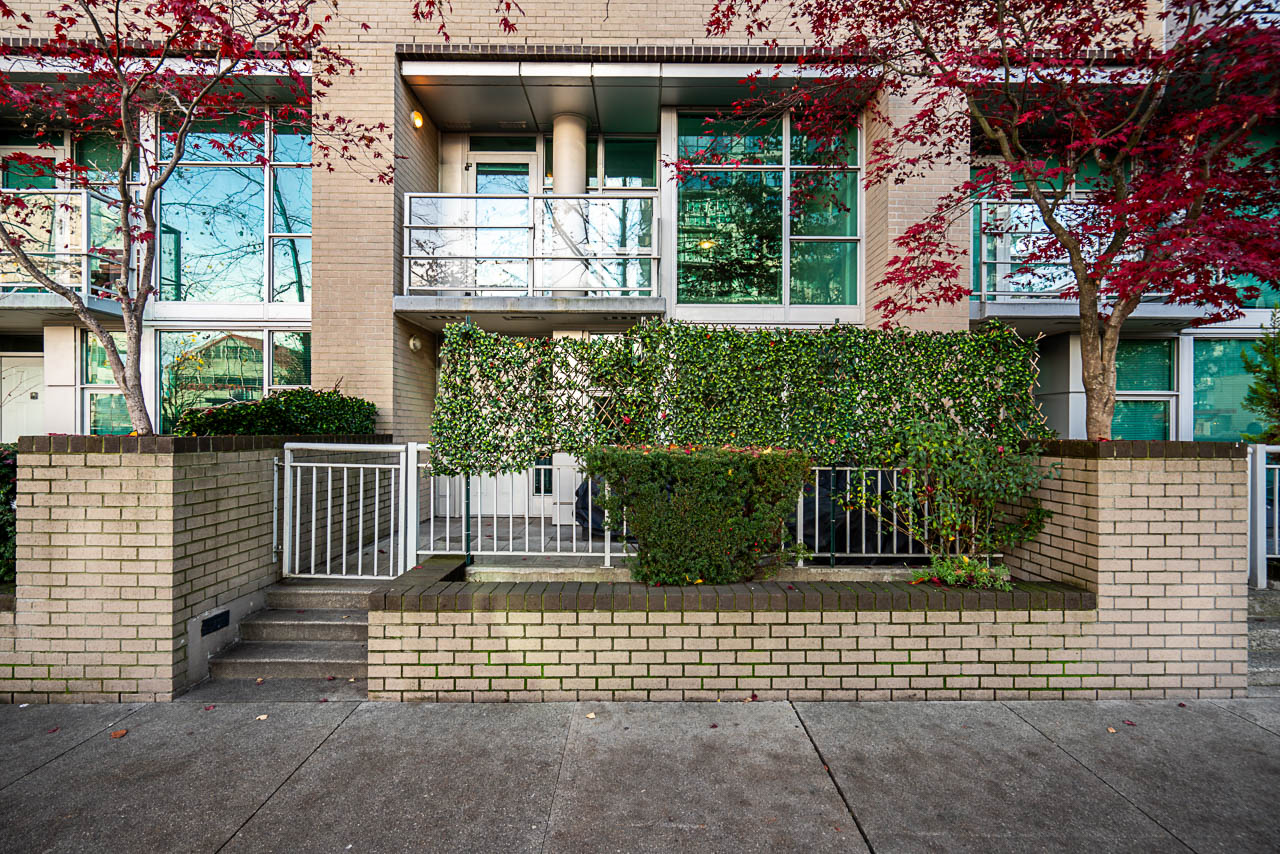 TH6 168 Esplanade E, North Vancouver