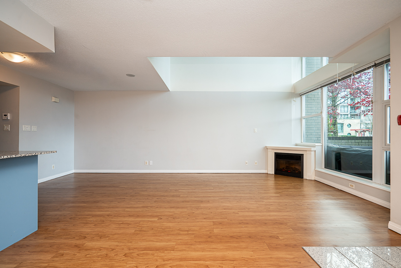 TH6 168 Esplanade E, North Vancouver