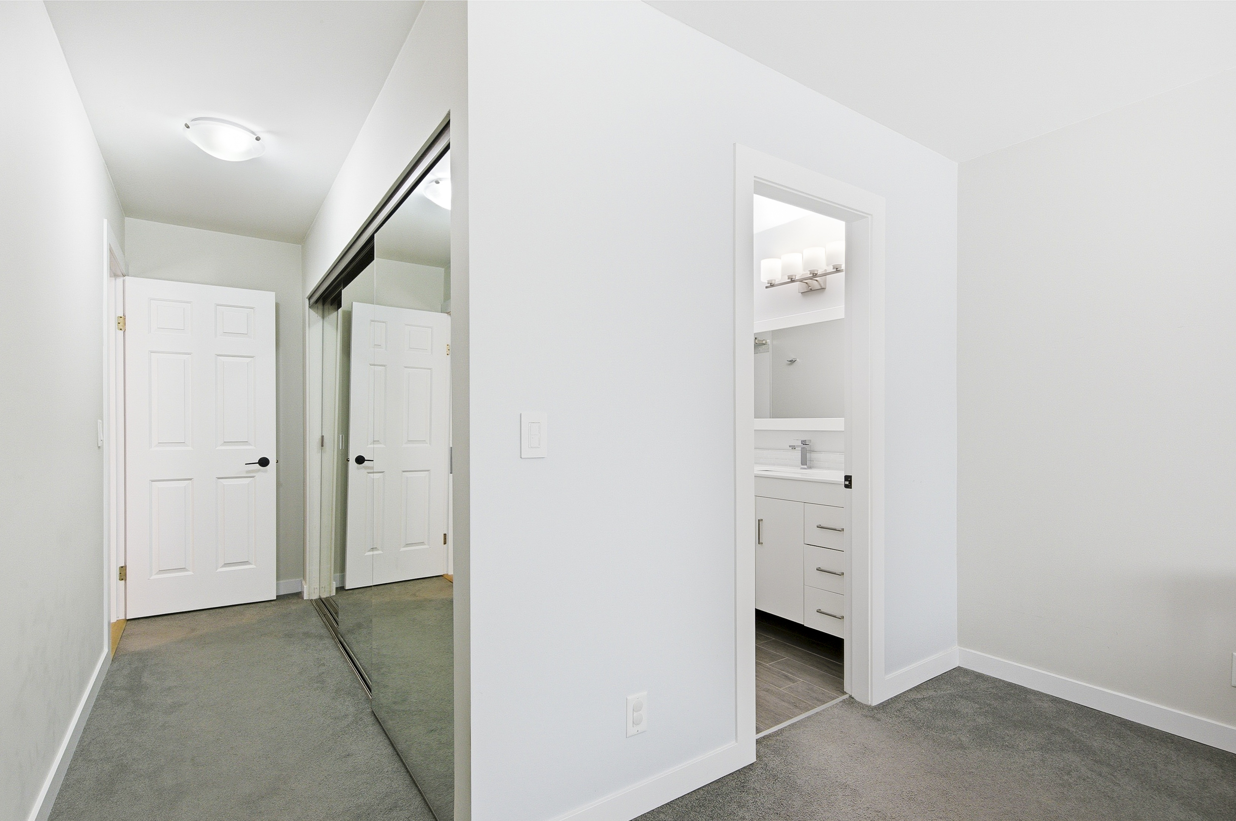 836 Roche Point Dr