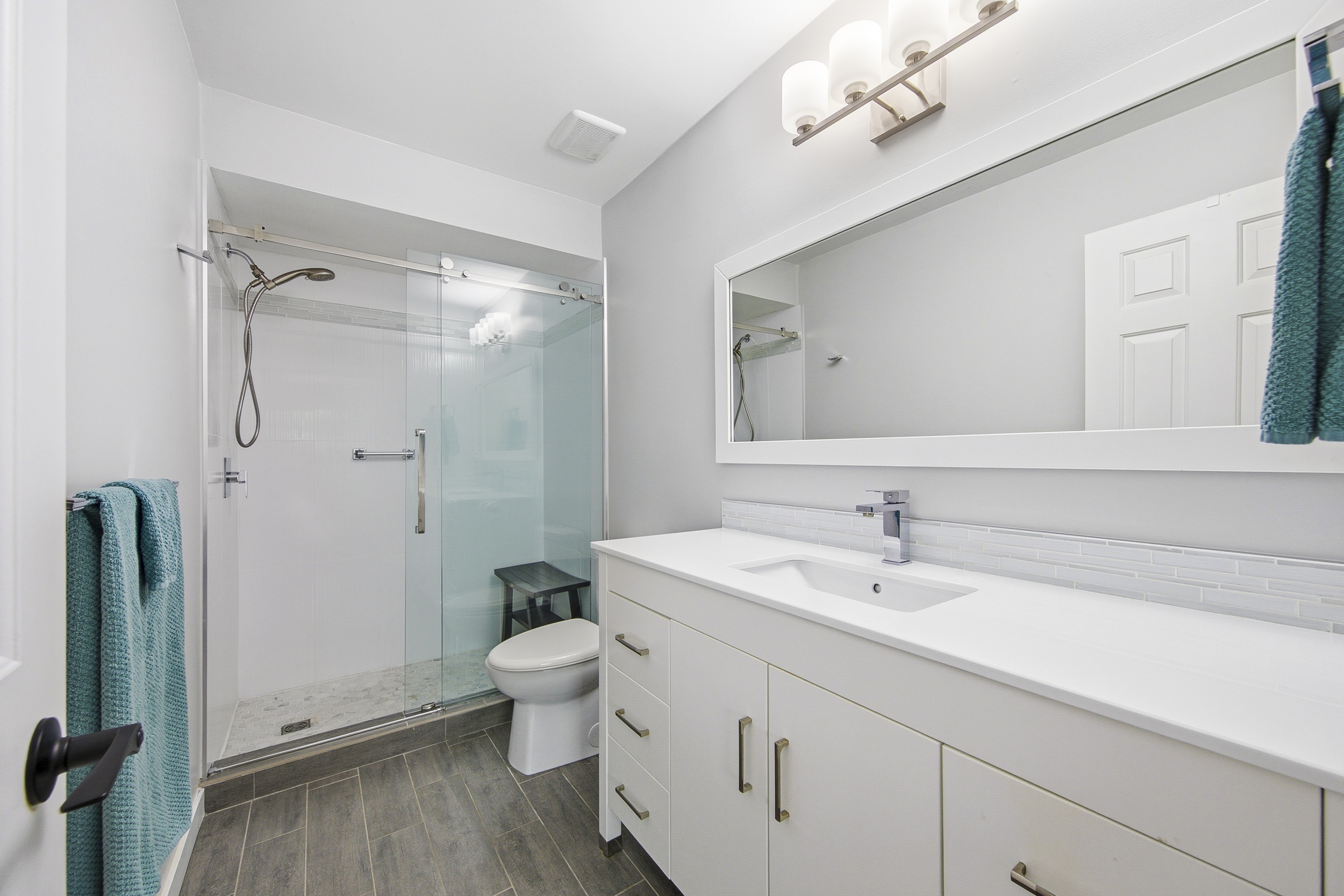 836 Roche Point Dr