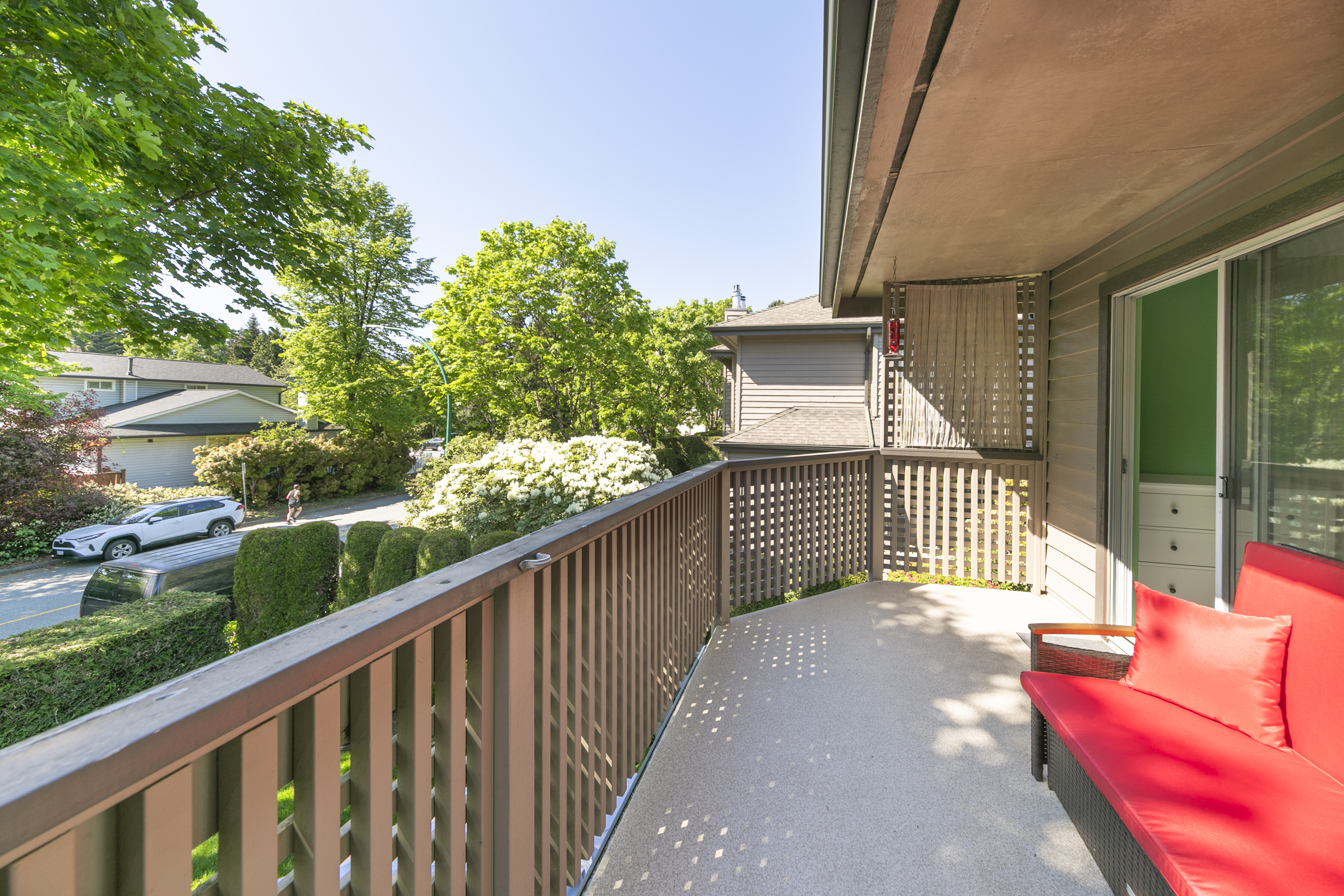836 Roche Point Dr