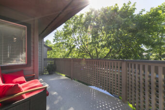 836 Roche Point Dr