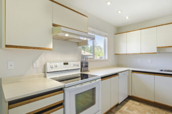 836 Roche Point Dr