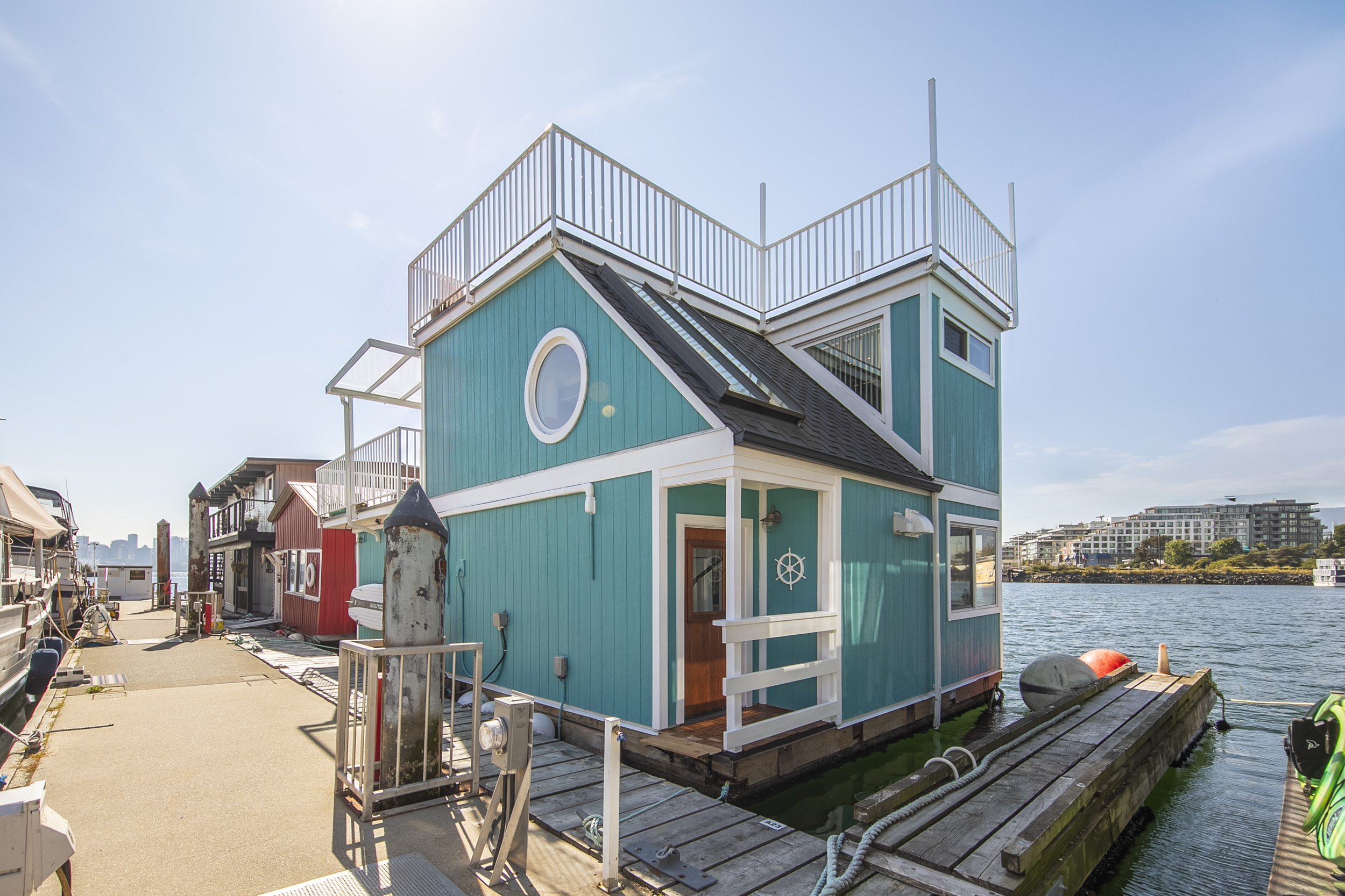 A23 415 W Esplanade