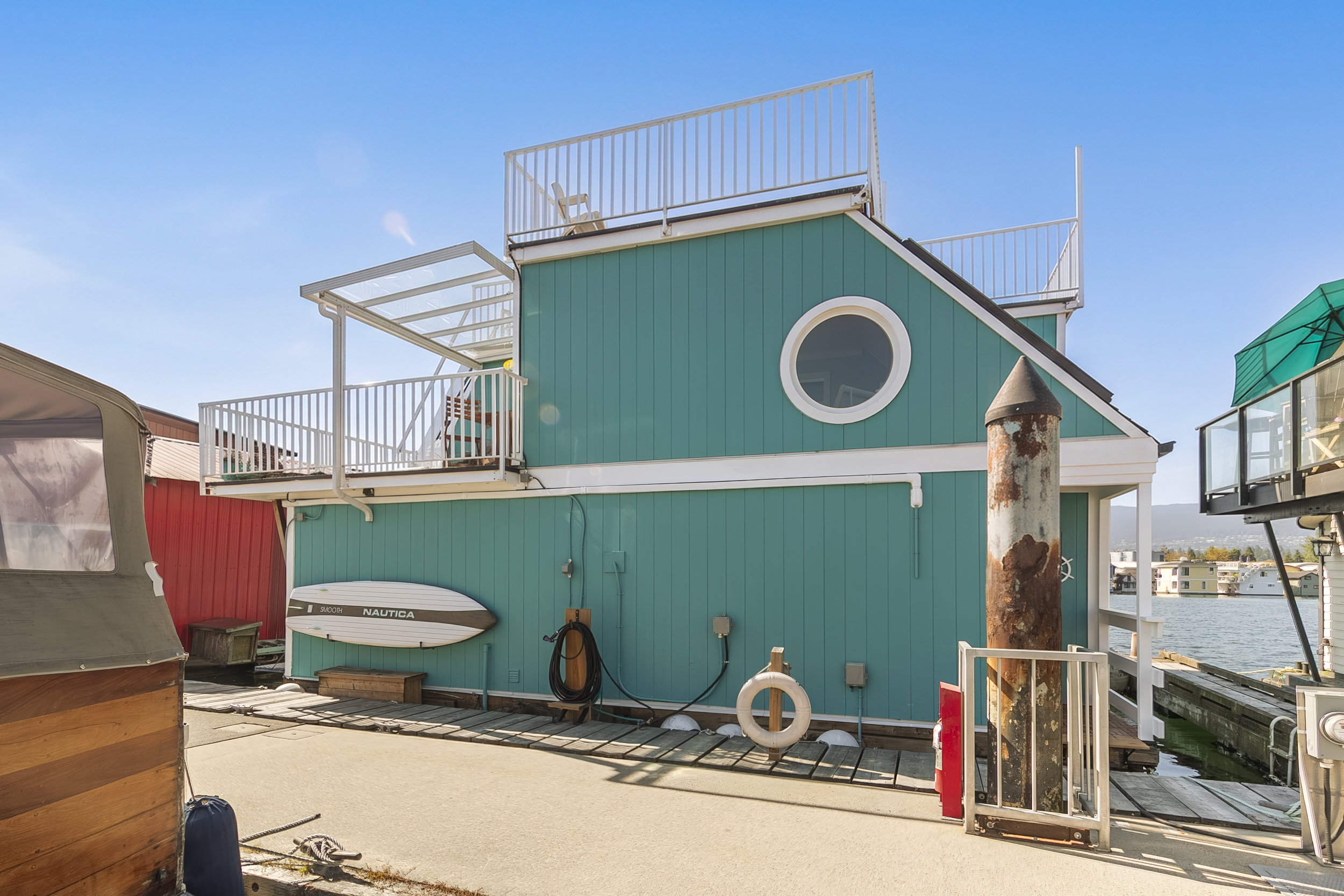 A23 415 W Esplanade