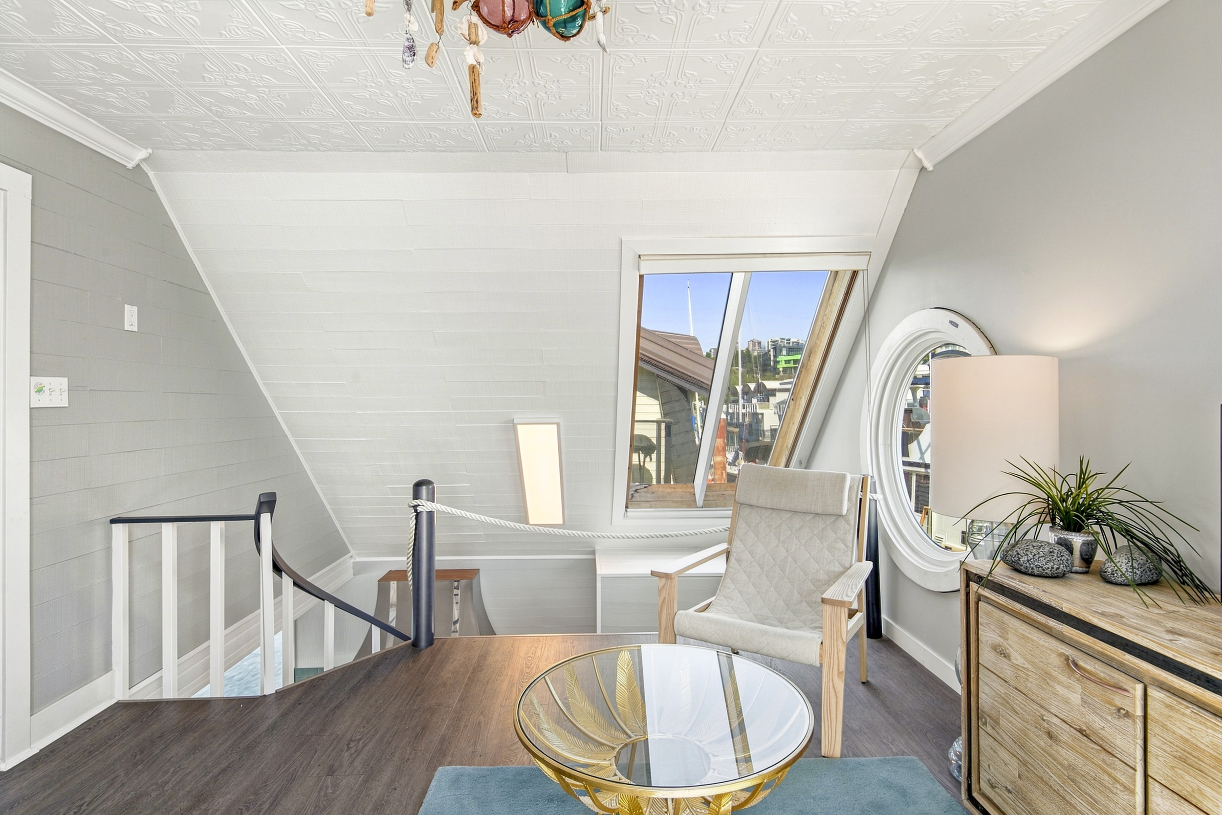 A23 415 W Esplanade