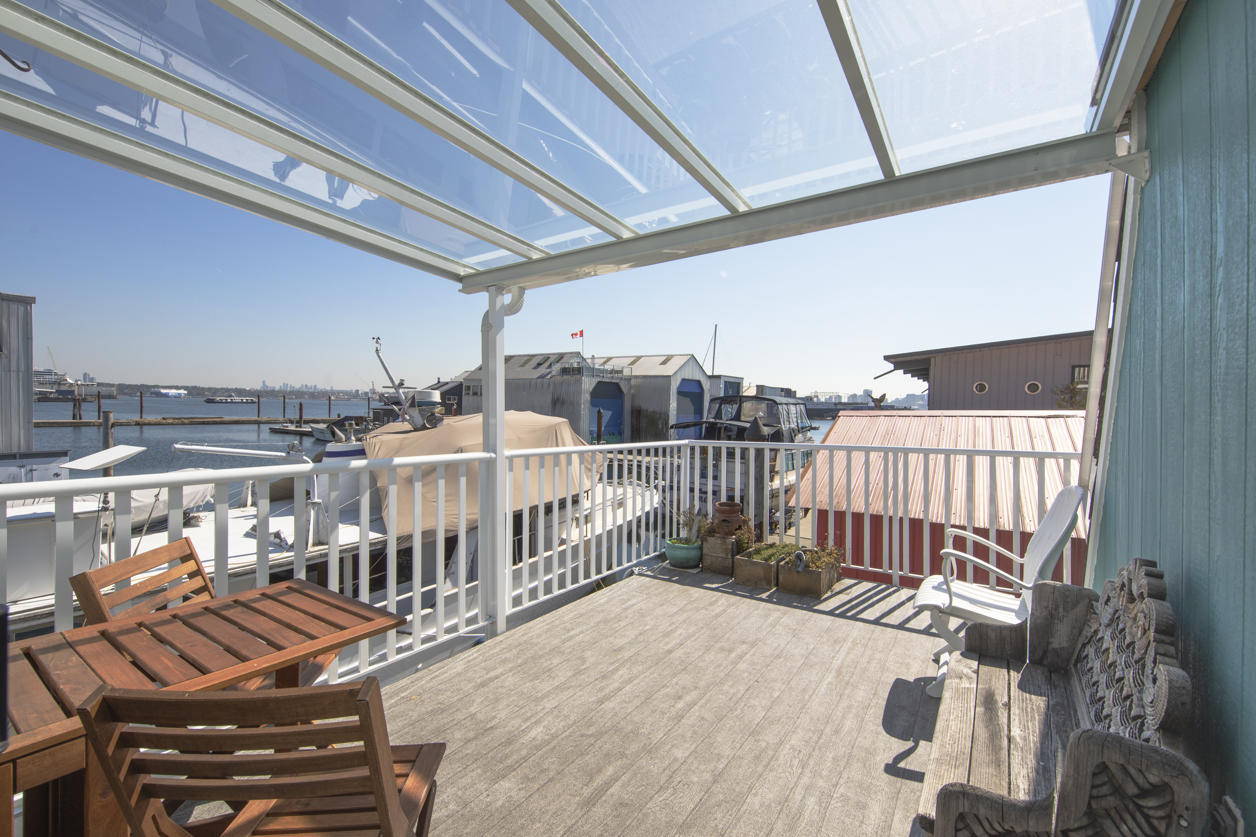 A23 415 W Esplanade