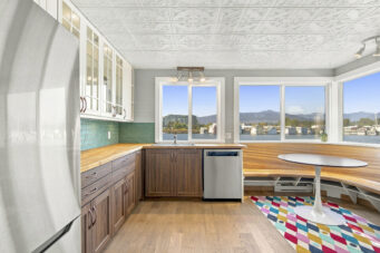 A23 415 W Esplanade