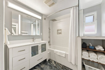 A23 415 W Esplanade