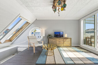 A23 415 W Esplanade