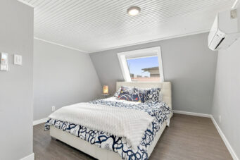A23 415 W Esplanade