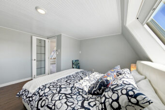A23 415 W Esplanade