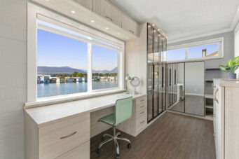 A23 415 W Esplanade