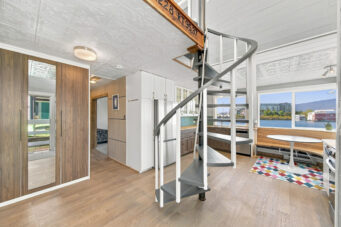 A23 415 W Esplanade