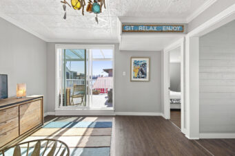 A23 415 W Esplanade
