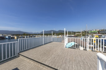 A23 415 W Esplanade