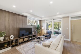 1 115 W Queens Rd