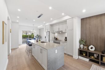1 115 W Queens Rd