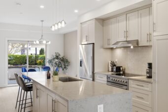 1 115 W Queens Rd