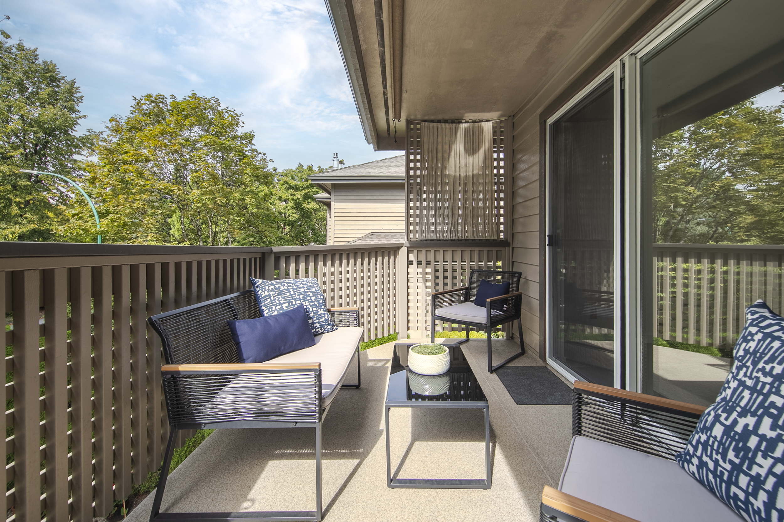 836 Roche Point Dr